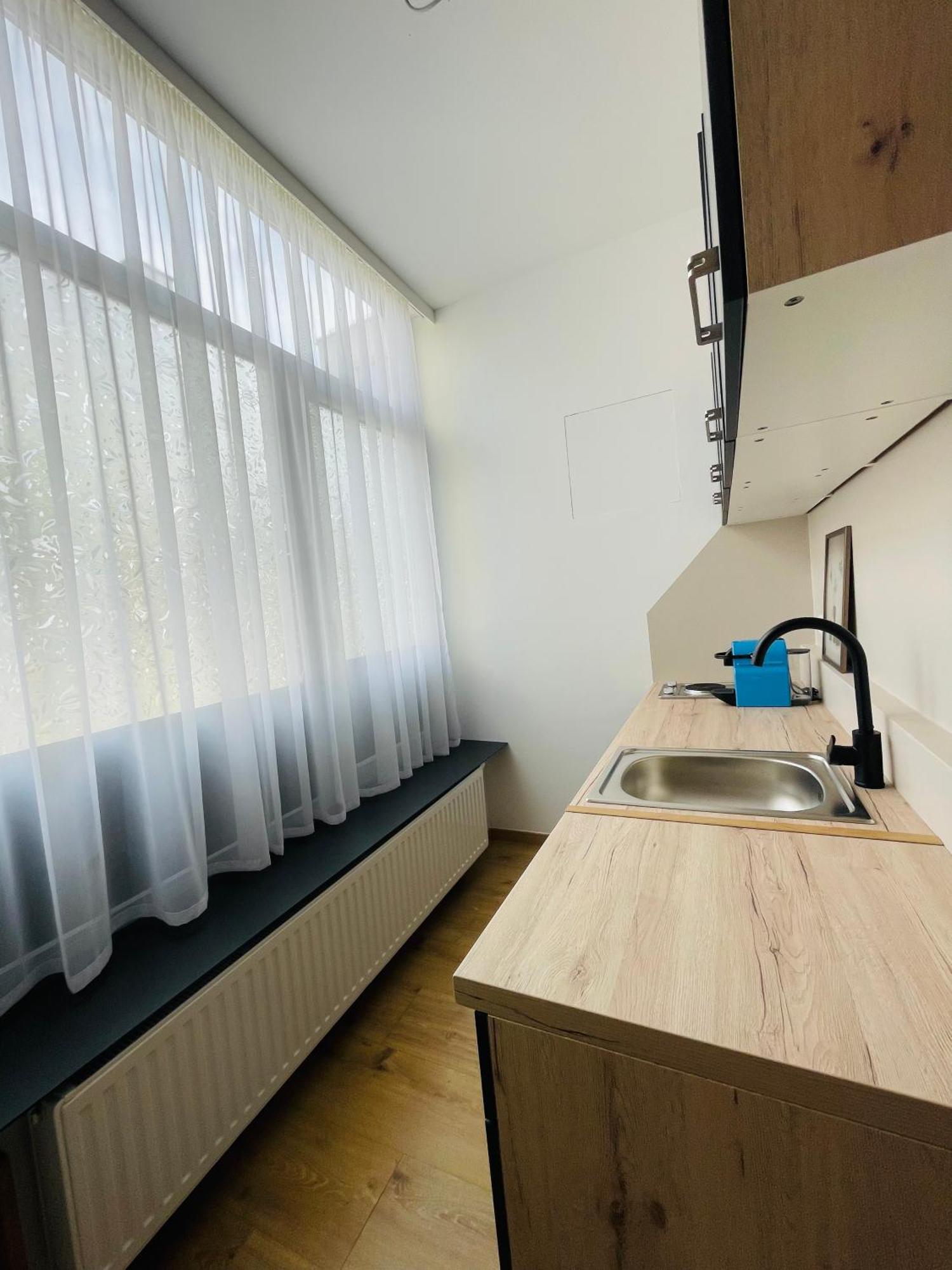 Appartement Salon Des Fleurs Linz-Landstrasse Extérieur photo